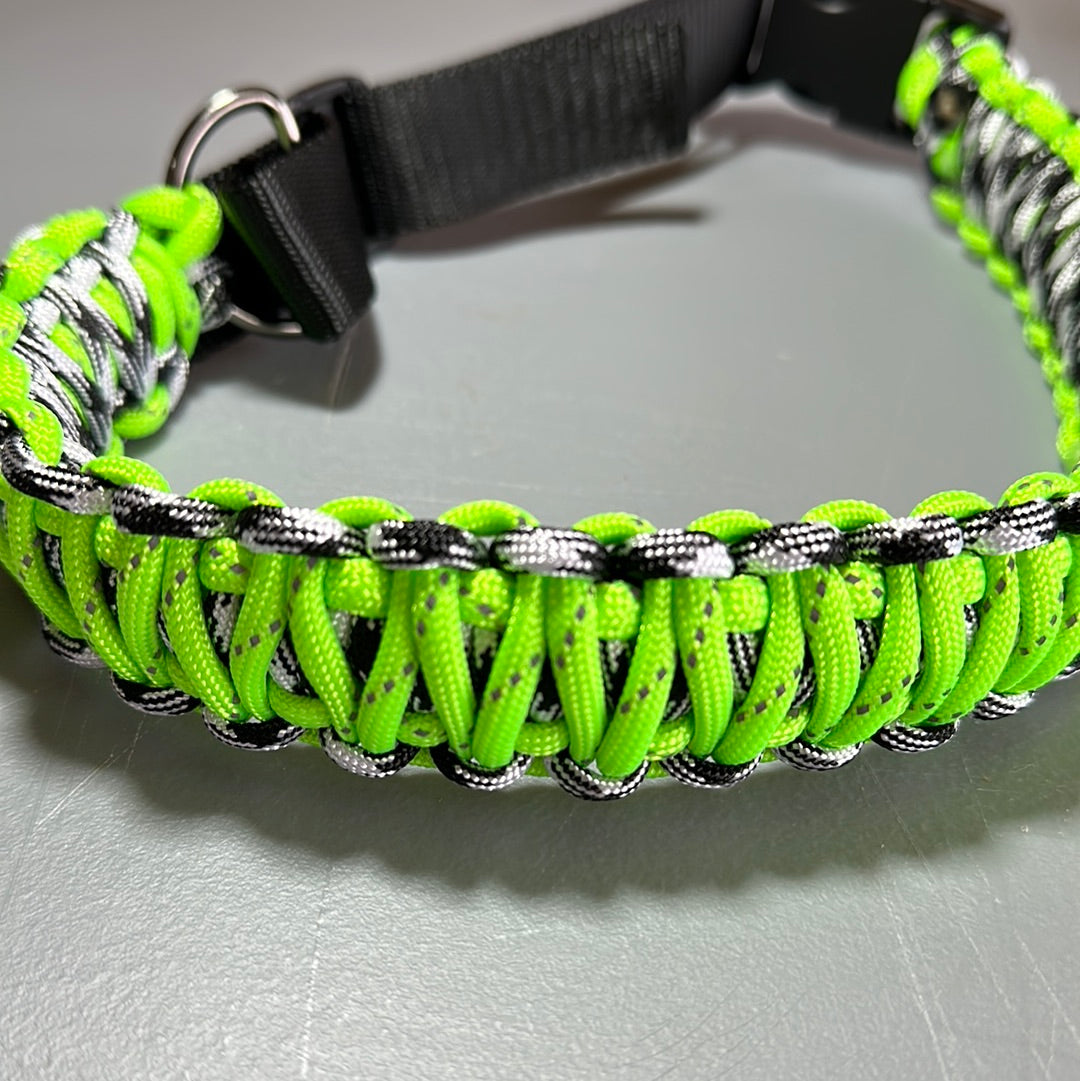 Adjustable Paracord Dog Collar - Heavy Duty - Large